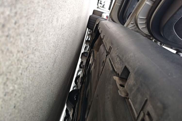 Used Citroen C5 2014 2.0L Automatic Luxury Edition Left Side Sill