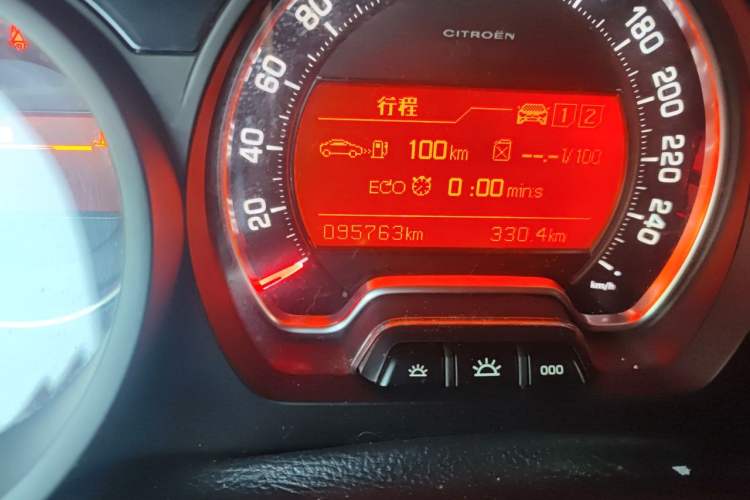 Used Citroen C5 2014 1.6T Automatic Luxury Model Odometer Close Up