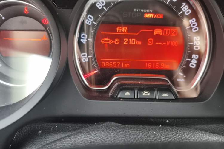 Used Citroen C5 2014 1.6T Automatic Luxury Model Odometer Close Up