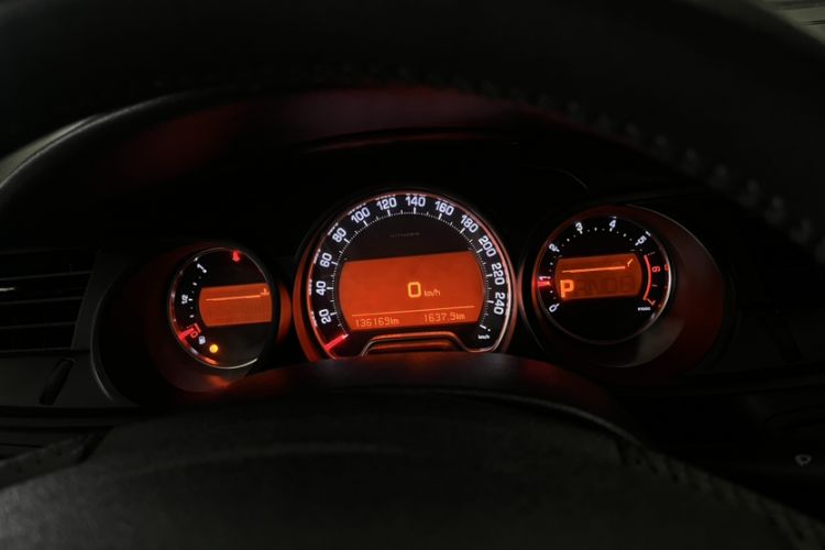 Used Citroen C5 2014 1.6T Automatic Luxury Model Odometer Close Up