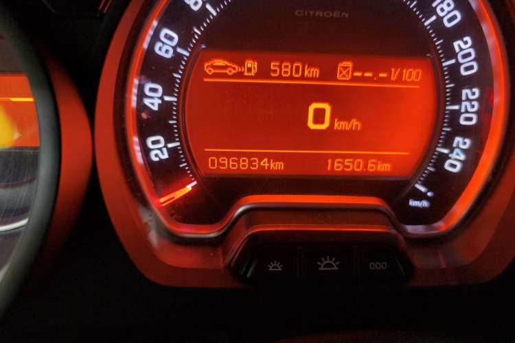 Used Citroen C5 2014 2.0L Automatic Luxury Edition Odometer Close Up