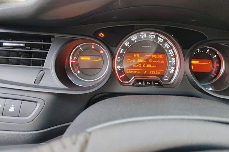 Used Citroen C5 2014 1.6T Automatic Prestige Model Odometer Close Up