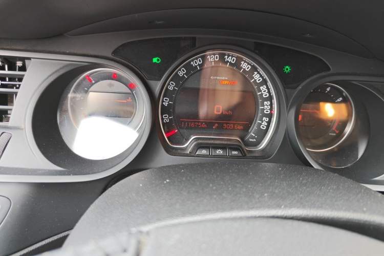 Used Citroen C5 2014 1.6T Automatic Prestige Model Odometer Close Up