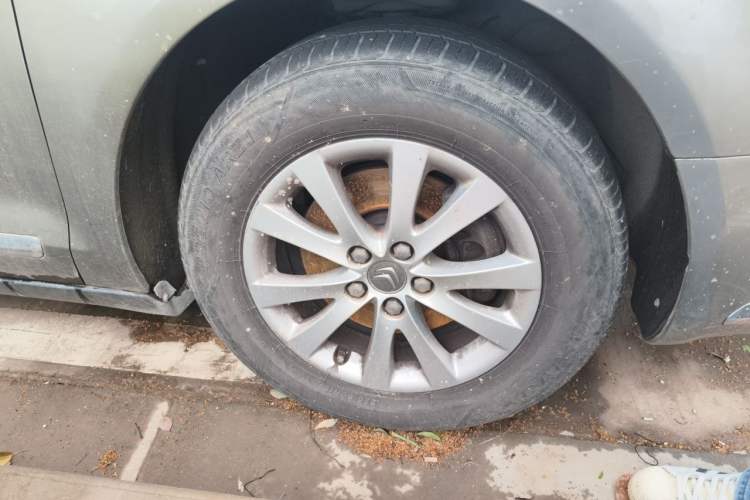 Used Citroen C5 2014 1.6T Automatic Luxury Model Right Front Wheel Hub