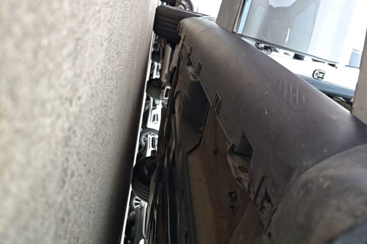 Used Citroen C5 2014 2.0L Automatic Luxury Edition Right Side Sill