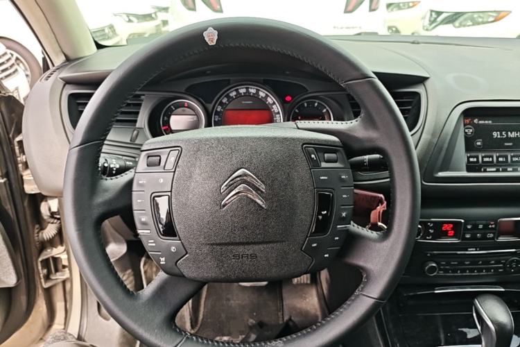 Used Citroen C5 2014 2.0L Automatic Luxury Edition Steering Wheel