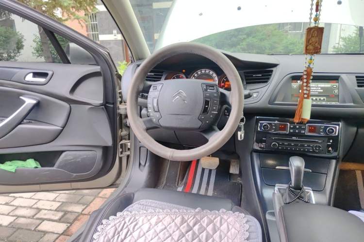 Used Citroen C5 2014 1.6T Automatic Prestige Model Steering Wheel
