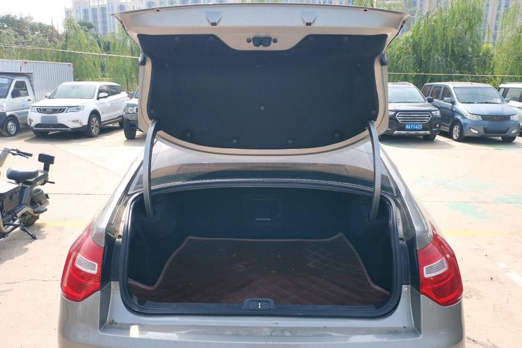 Used Citroen C5 2014 2.0L Automatic Luxury Edition Trunk