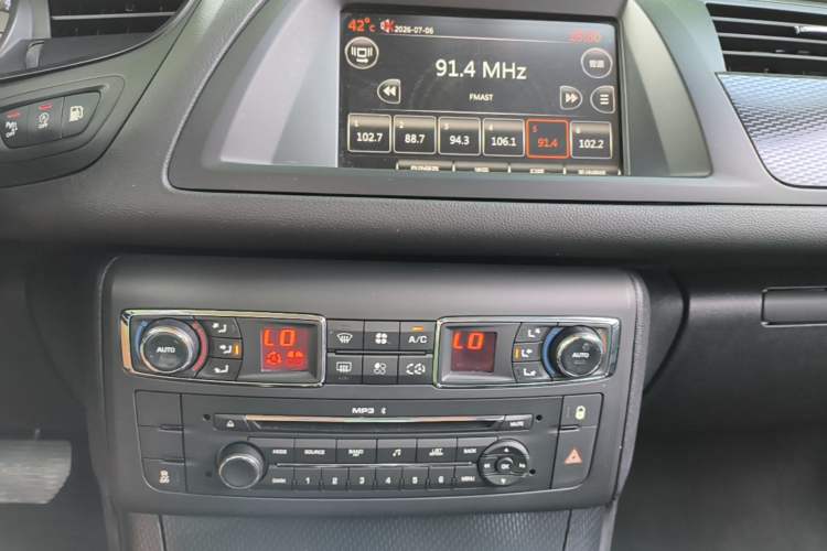 Used Citroen C5 2014 1.6T Automatic Luxury Model Audio And AC Panel