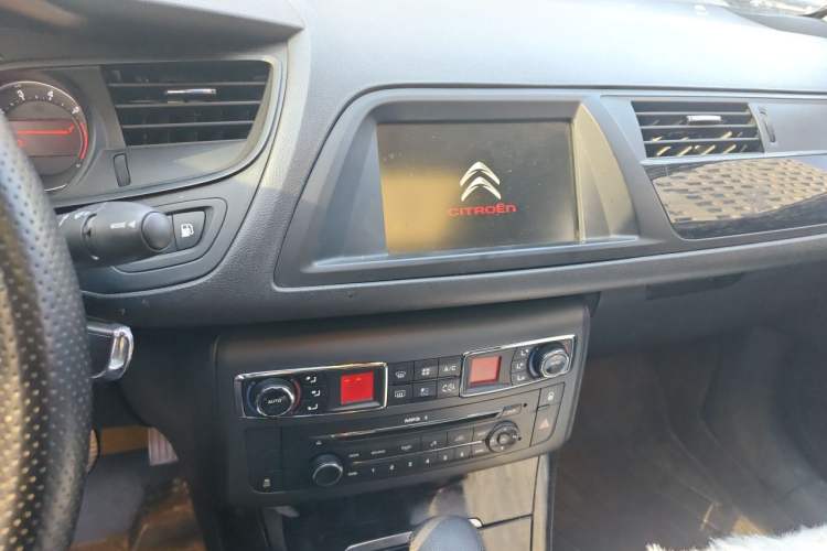 Used Citroen C5 2014 2.0L Automatic Luxury Edition Audio And AC Panel