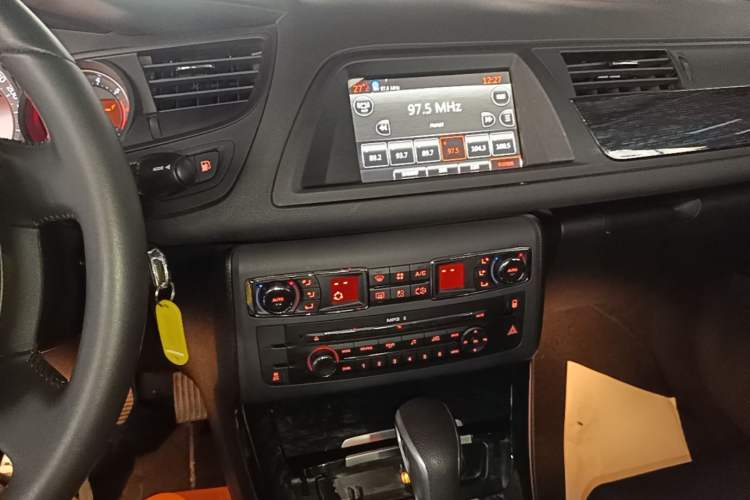 Used Citroen C5 2014 2.0L Automatic Luxury Edition Audio And AC Panel
