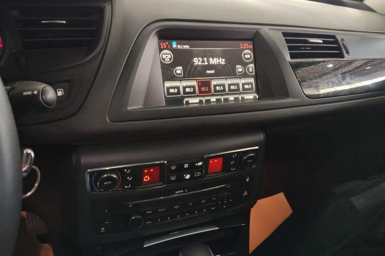 Used Citroen C5 2014 2.0L Automatic Luxury Edition Audio And AC Panel