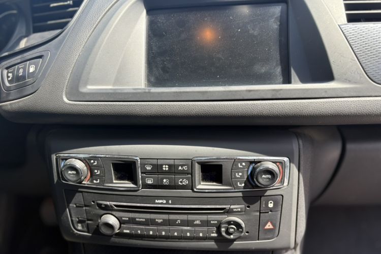 Used Citroen C5 2014 1.6T Automatic Luxury Model Audio And AC Panel
