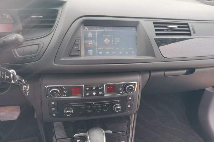Used Citroen C5 2014 2.0L Automatic Luxury Edition Audio And AC Panel