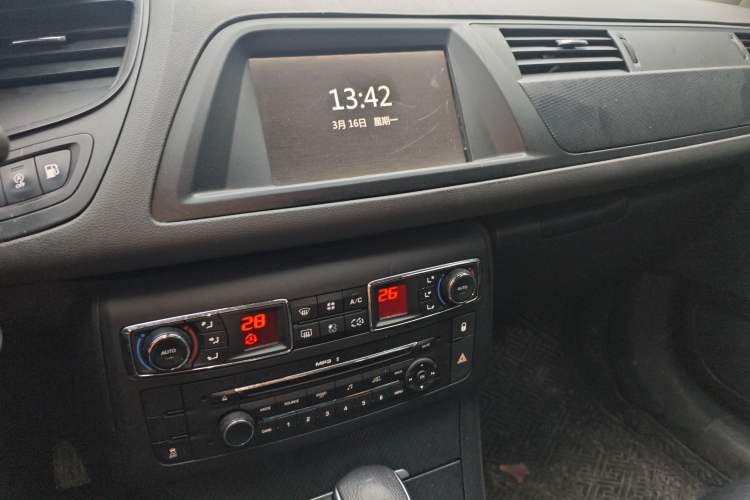 Used Citroen C5 2014 1.6T Automatic Luxury Model Audio And AC Panel