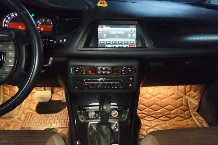 Used Citroen C5 2014 1.6T Automatic Luxury Model Audio And AC Panel