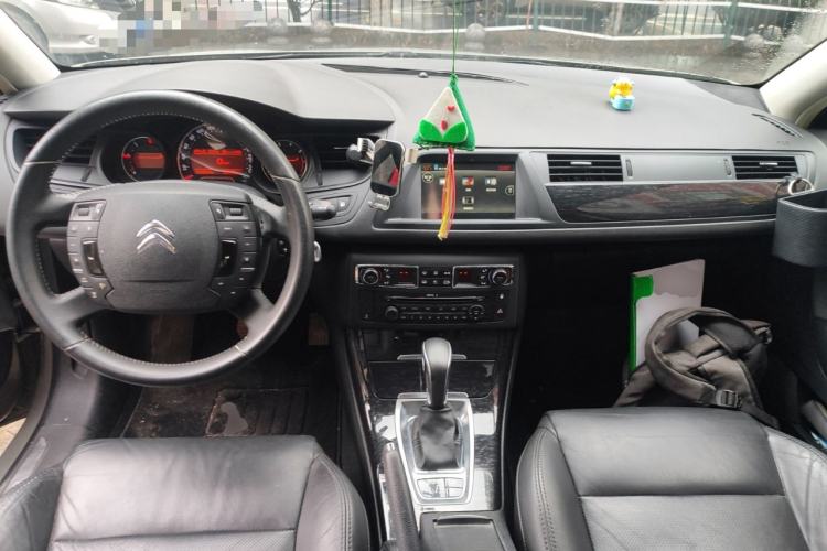 Used Citroen C5 2014 2.0L Automatic Luxury Edition Center Console