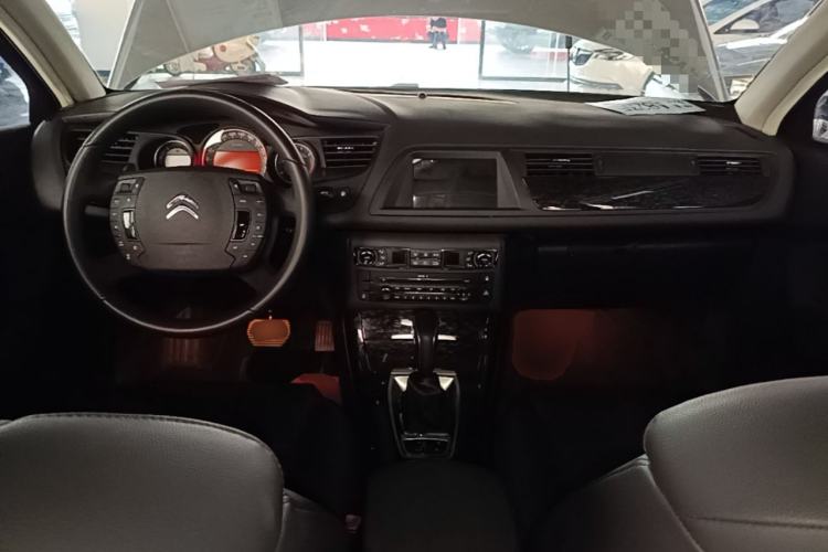 Used Citroen C5 2014 2.0L Automatic Luxury Edition Center Console