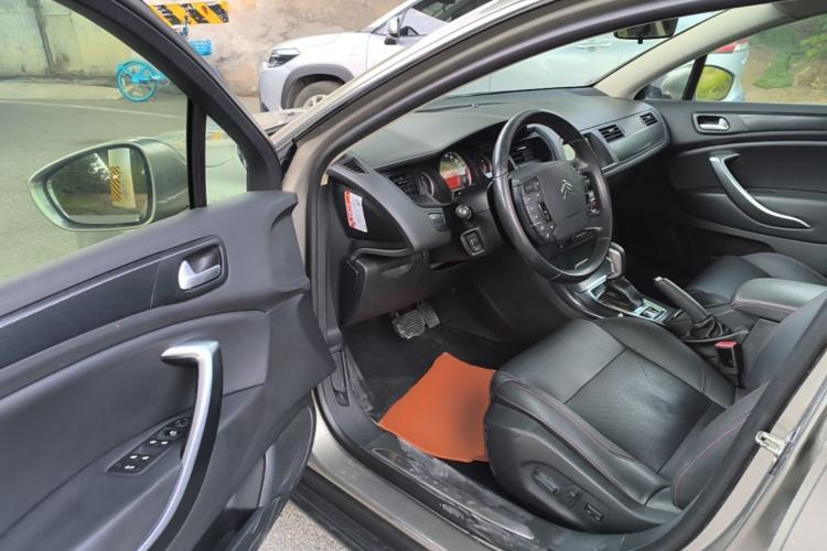 Used Citroen C5 2014 1.6T Automatic Luxury Model Driver Seat