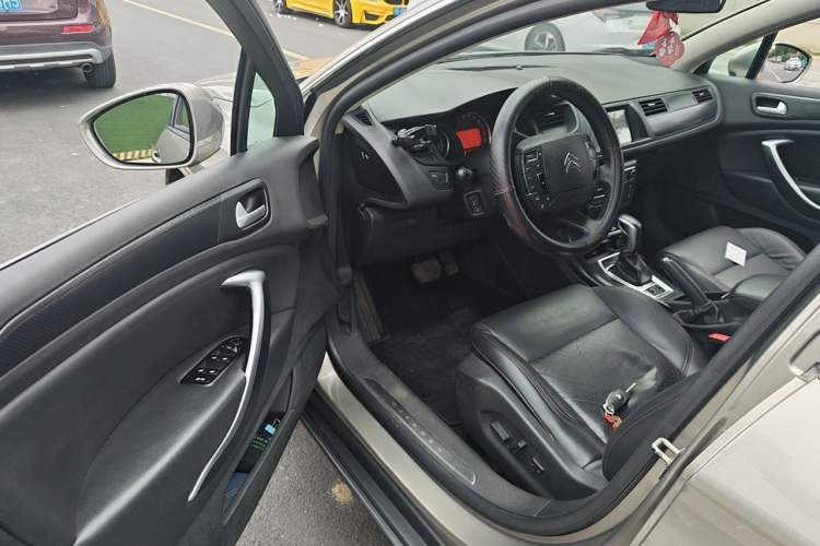 Used Citroen C5 2014 1.6T Automatic Luxury Model Driver Seat