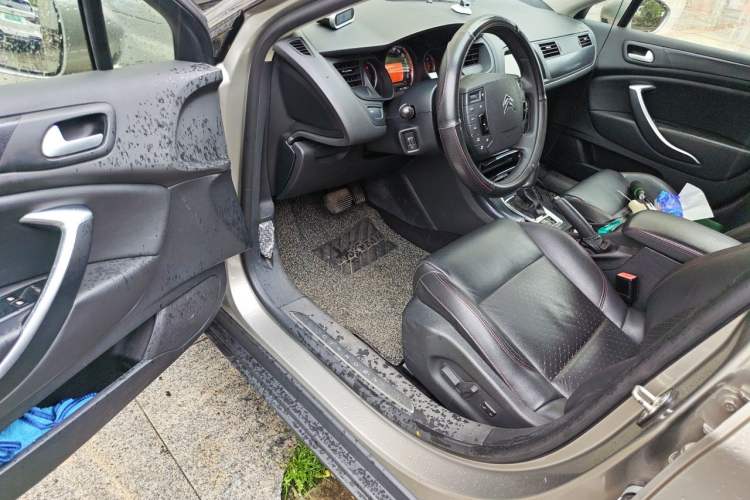 Used Citroen C5 2014 1.6T Automatic Luxury Model Driver Seat