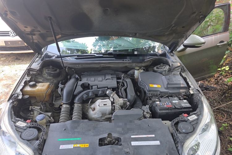 Used Citroen C5 2014 1.6T Automatic Luxury Model Engine Bay