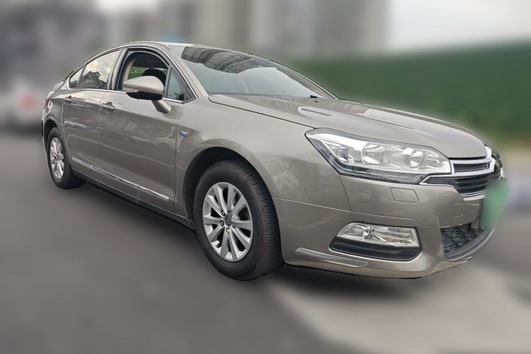 Used Citroen C5 2014 1.6T Automatic Luxury Model Front Right 45 Deg