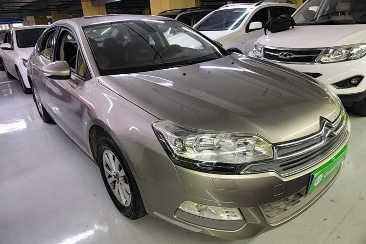 Used Citroen C5 2014 1.6T Automatic Luxury Model Front Right 45 Deg