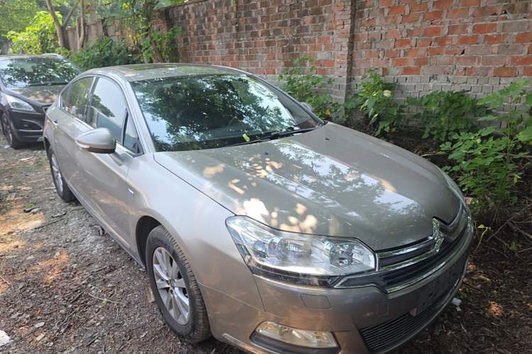 Used Citroen C5 2014 1.6T Automatic Luxury Model Front Right 45 Deg