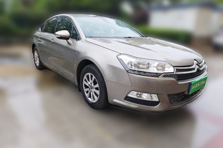 Used Citroen C5 2014 1.6T Automatic Luxury Model Front Right 45 Deg