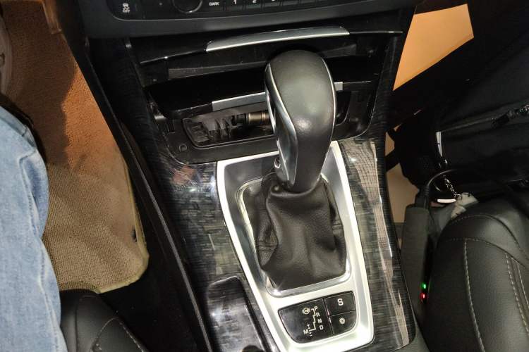 Used Citroen C5 2014 2.0L Automatic Luxury Edition Gear Lever