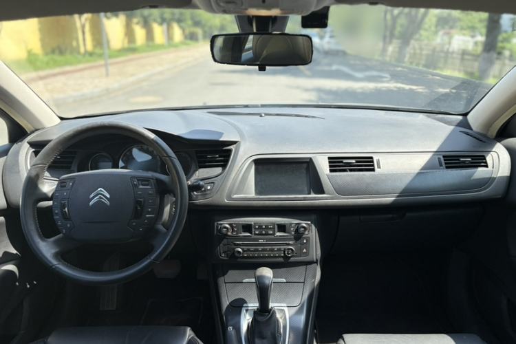 Used Citroen C5 2014 1.6T Automatic Luxury Model Interior 2
