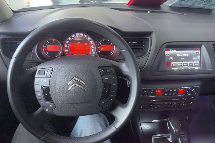 Used Citroen C5 2014 1.6T Automatic Luxury Model Interior 3