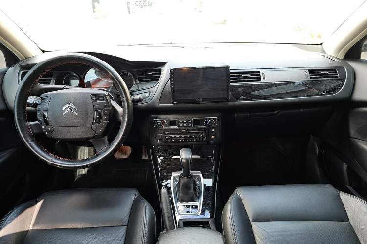 Used Citroen C5 2014 2.0L Automatic Luxury Edition Interior 3