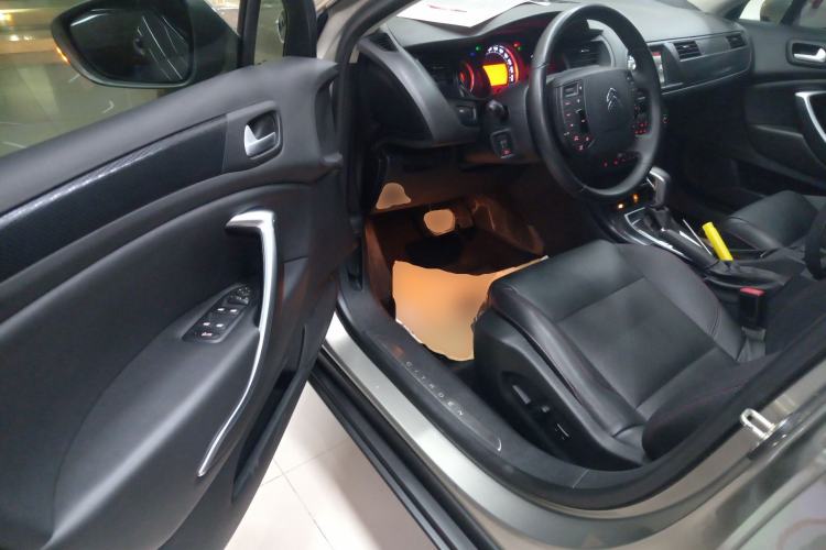 Used Citroen C5 2014 1.6T Automatic Luxury Model Interior 3