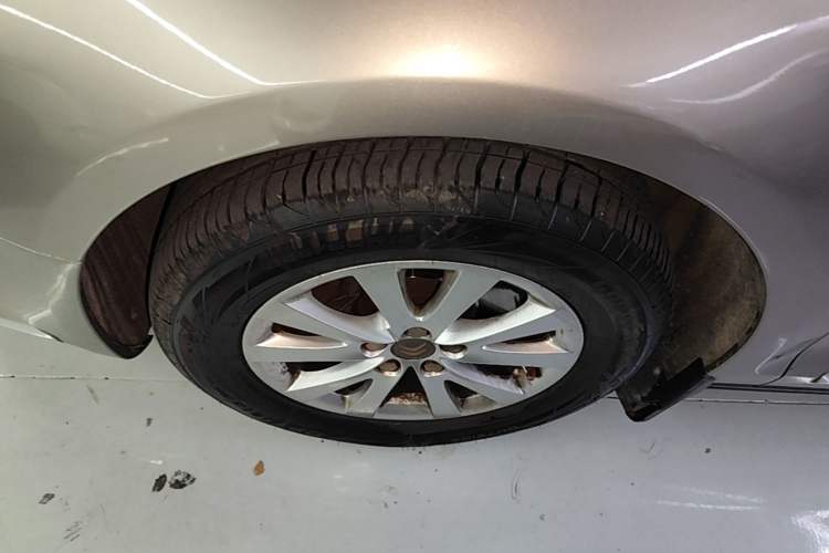Used Citroen C5 2014 1.6T Automatic Luxury Model Left Front Wheel Hub