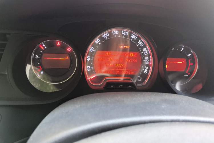 Used Citroen C5 2014 1.6T Automatic Luxury Model Odometer Close Up