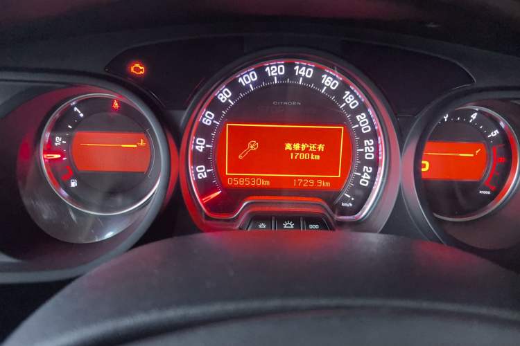 Used Citroen C5 2014 1.6T Automatic Luxury Model Odometer Close Up