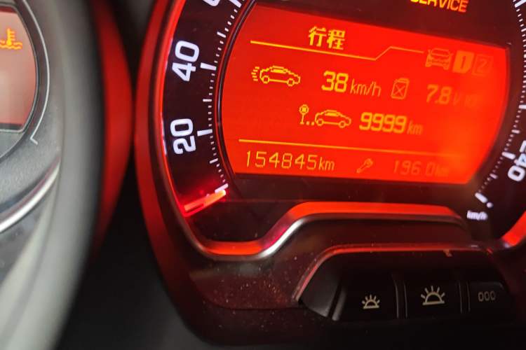 Used Citroen C5 2014 1.6T Automatic Luxury Model Odometer Close Up