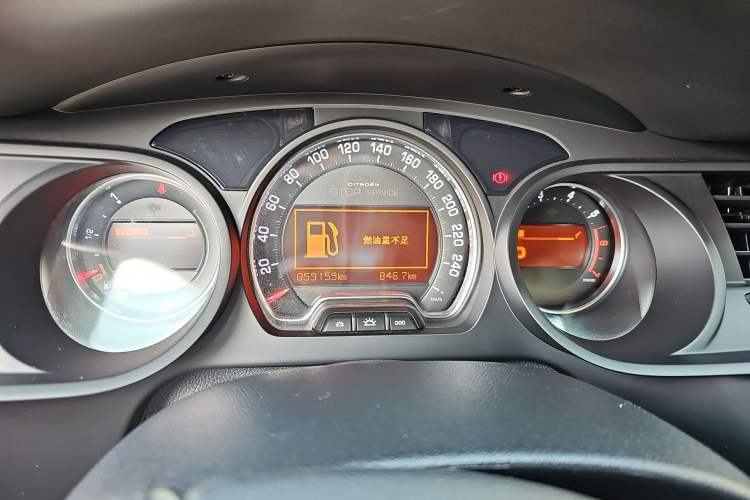 Used Citroen C5 2014 2.0L Automatic Luxury Edition Odometer Close Up