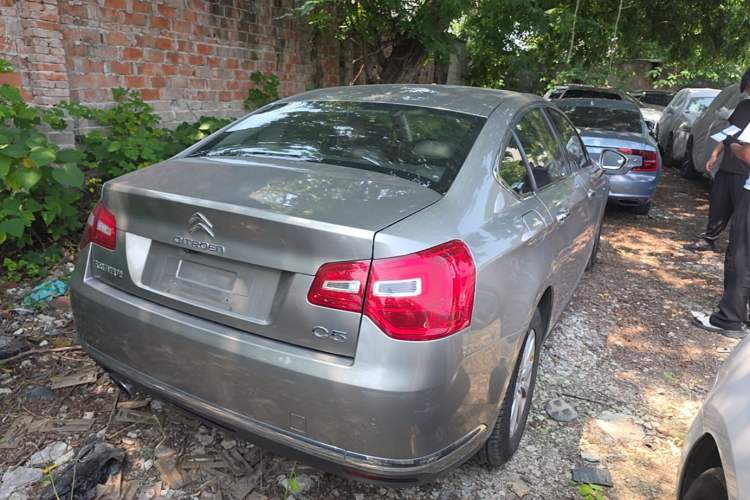 Used Citroen C5 2014 1.6T Automatic Luxury Model Rear Right 45 Deg