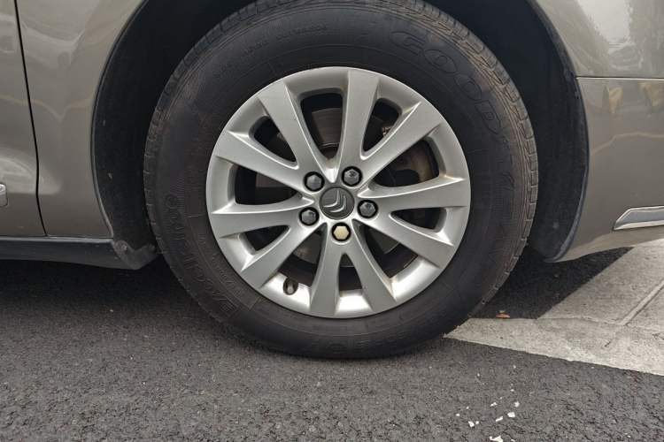 Used Citroen C5 2014 1.6T Automatic Luxury Model Right Front Wheel Hub