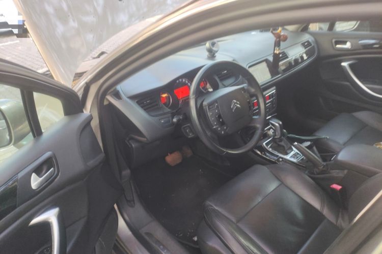Used Citroen C5 2014 2.0L Automatic Luxury Edition Steering Wheel