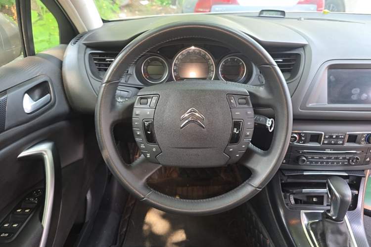 Used Citroen C5 2014 1.6T Automatic Luxury Model Steering Wheel