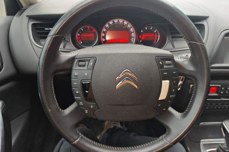 Used Citroen C5 2014 1.6T Automatic Luxury Model Steering Wheel