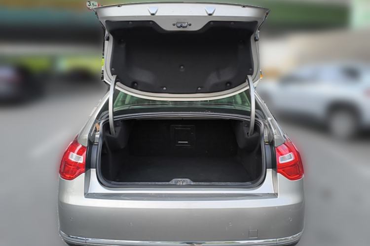 Used Citroen C5 2014 1.6T Automatic Luxury Model Trunk
