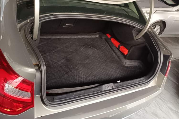 Used Citroen C5 2014 2.0L Automatic Luxury Edition Trunk