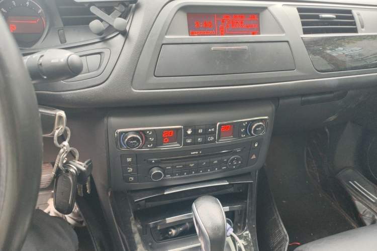 Used Citroen C5 2014 2.0L Automatic Luxury Edition Audio And AC Panel
