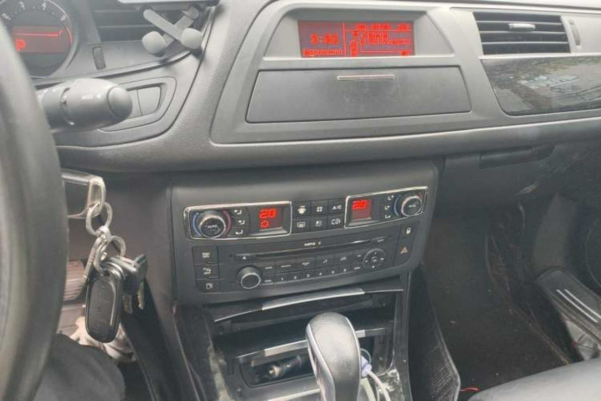 Used Citroen C5 2014 2.0L Automatic Luxury Edition Audio And AC Panel