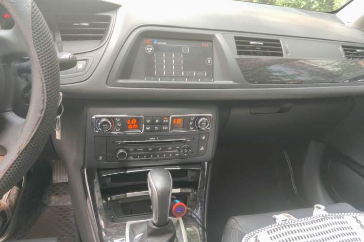 Used Citroen C5 2014 2.0L Automatic Luxury Edition Audio And AC Panel
